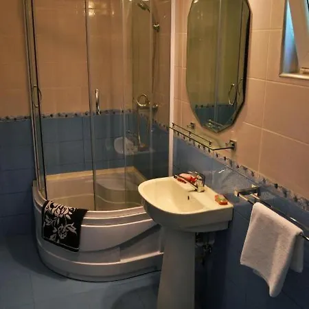 Pensiunea Meridian Hostel *