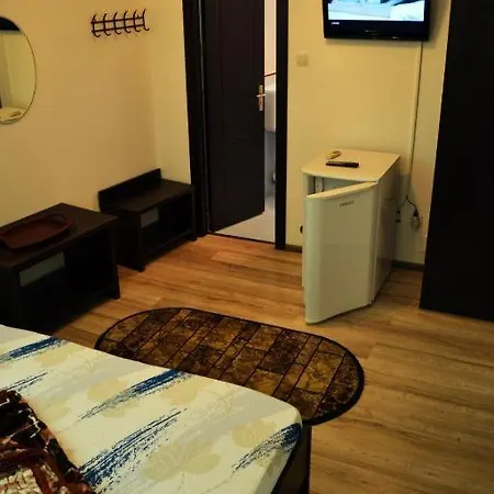 Pensiunea Meridian Hostel *